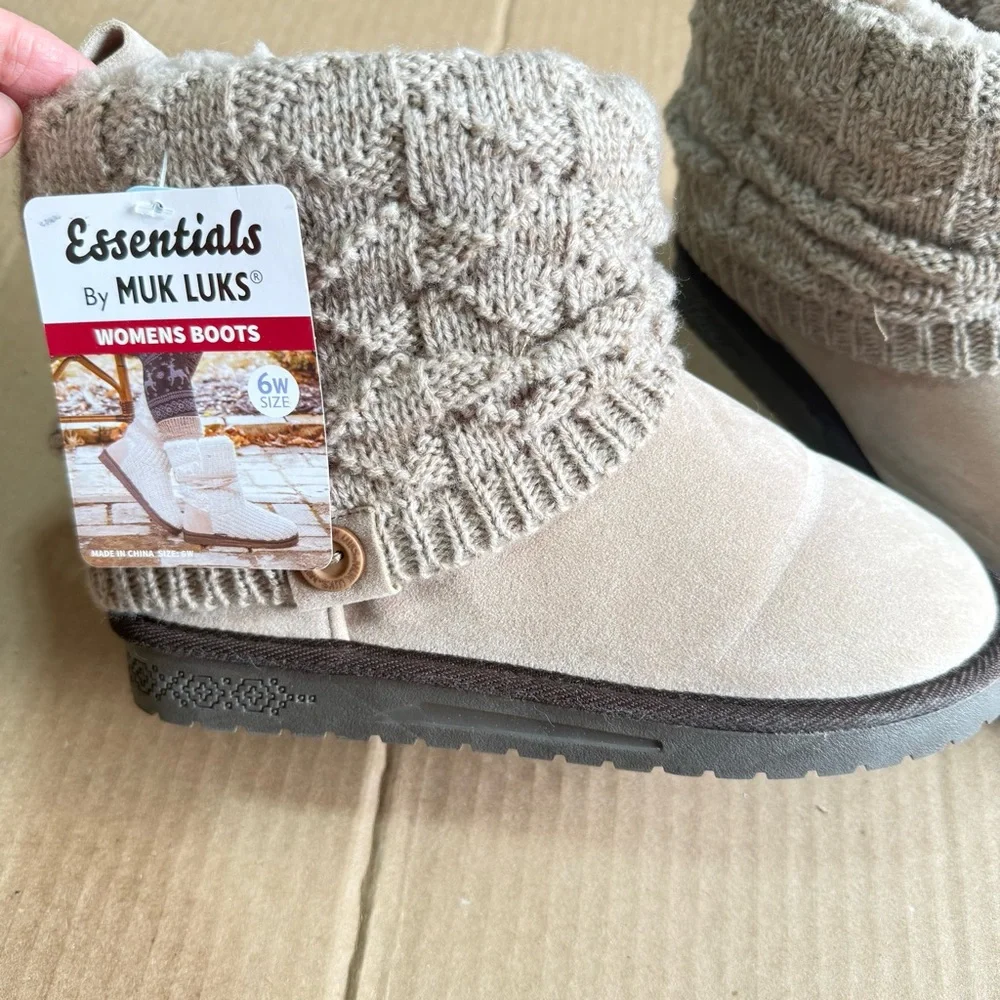 Muk Luks‎ Essentials Women Boots 6W Beige Knit Winter Suede Water Resistant Cozy